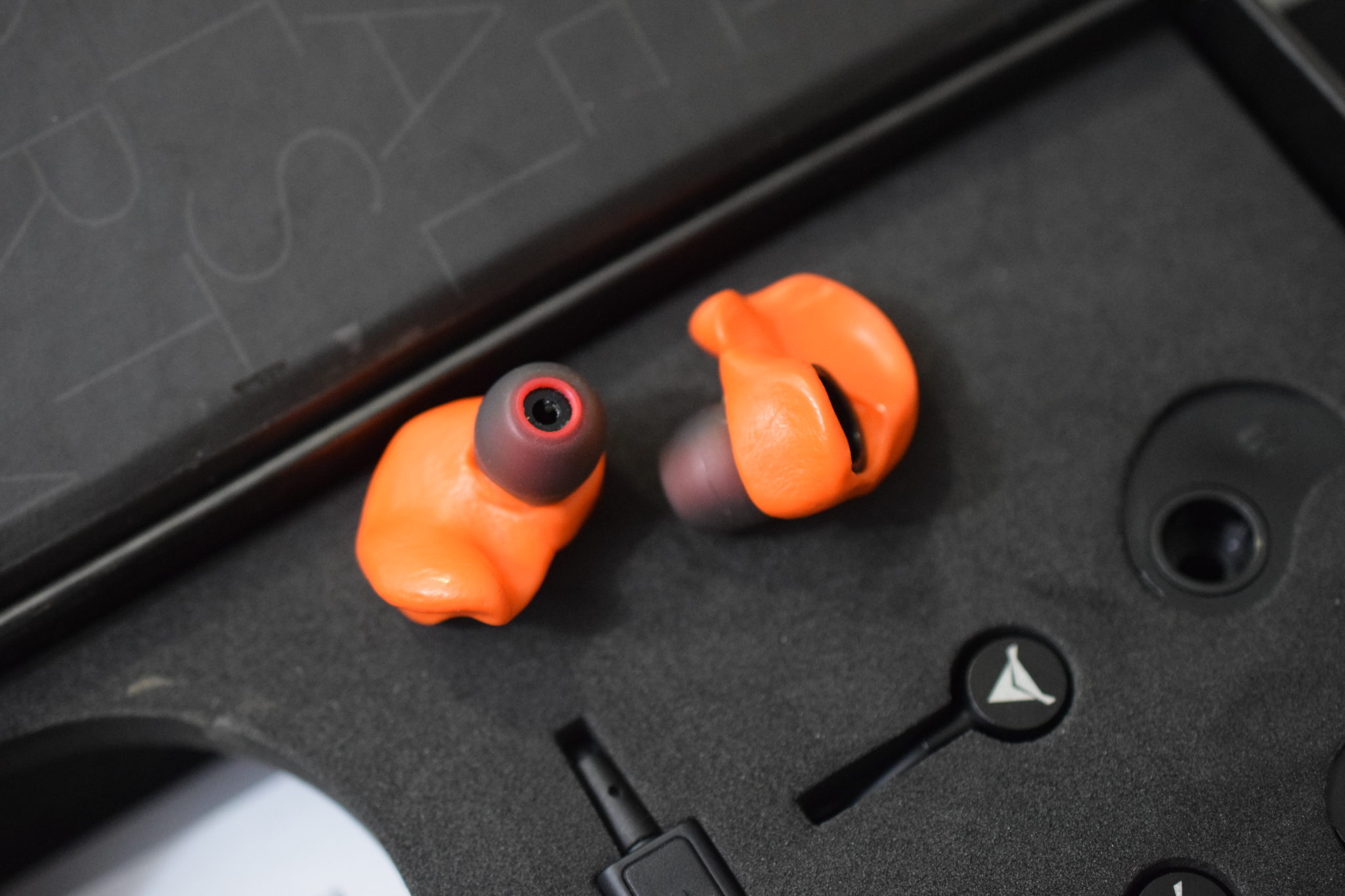 Decibullz Wireless Bluetooth Earphones Wireless Comfort • Spotter Up