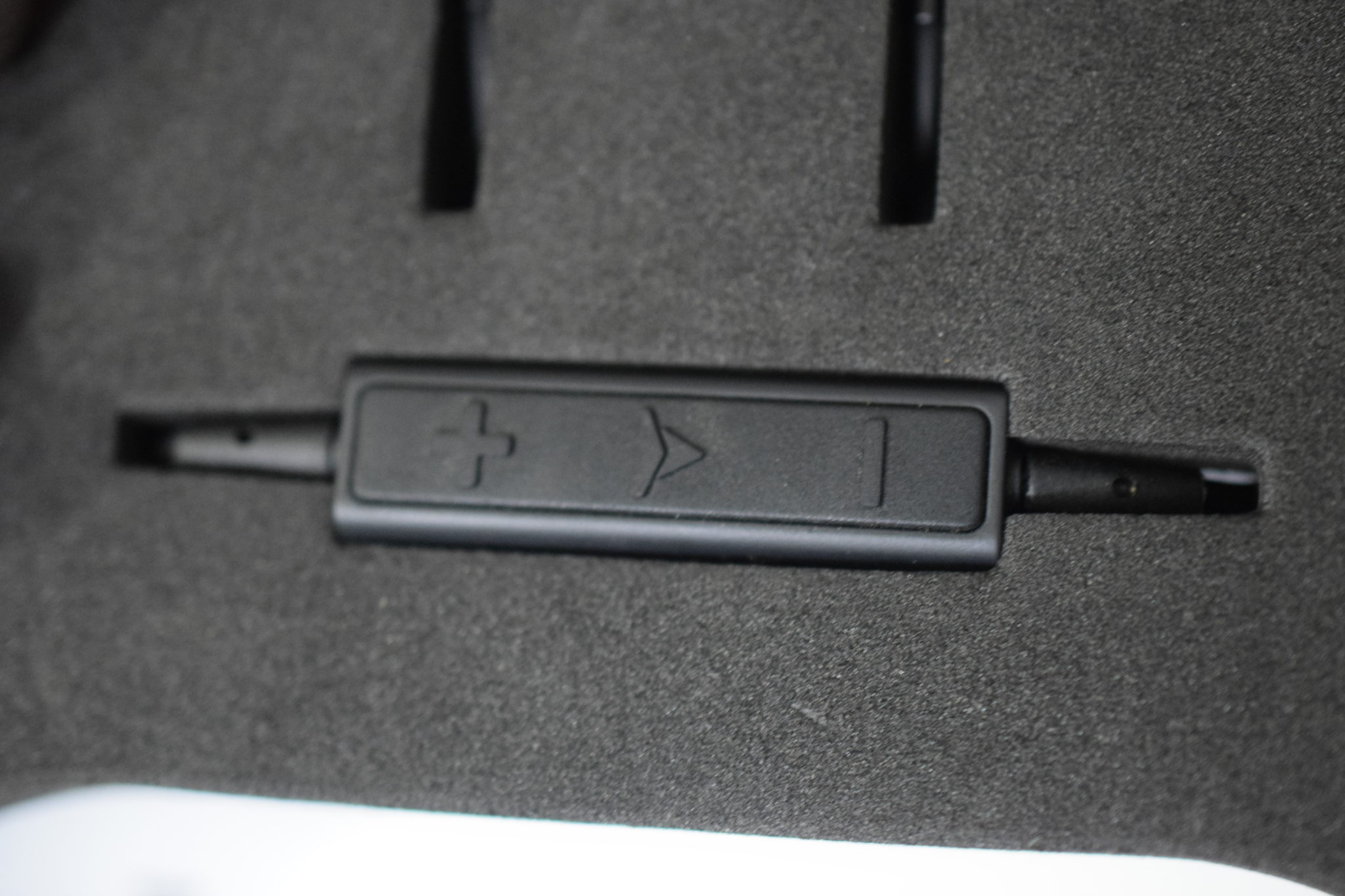 Decibullz Wireless Bluetooth Earphones Wireless Comfort • Spotter Up