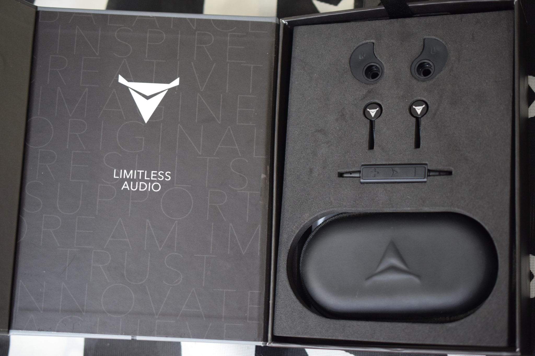 Decibullz Wireless Bluetooth Earphones Wireless Comfort • Spotter Up