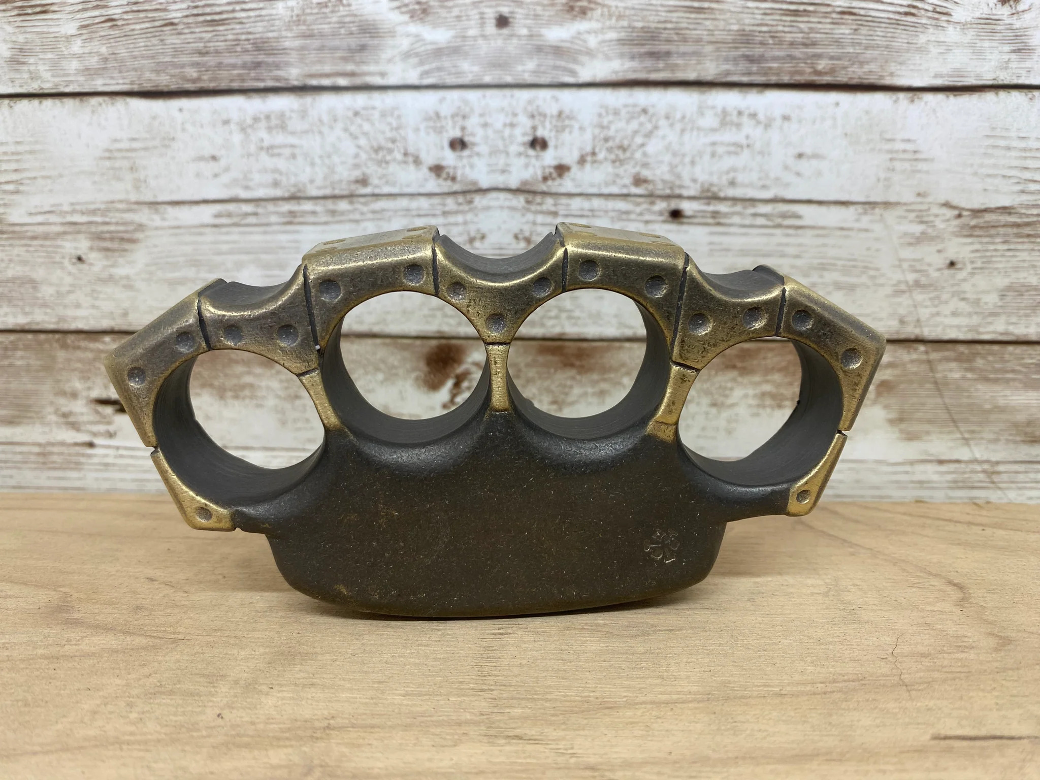 Are brass or carbon fiber knuckle dusters better in your opinion